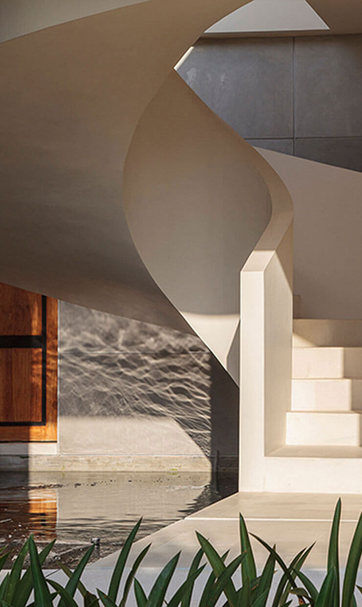 The Iman Villa - Curves